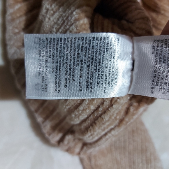 Divided V-neck Cropped Long Sleeve Sweater - Picture 7 of 7